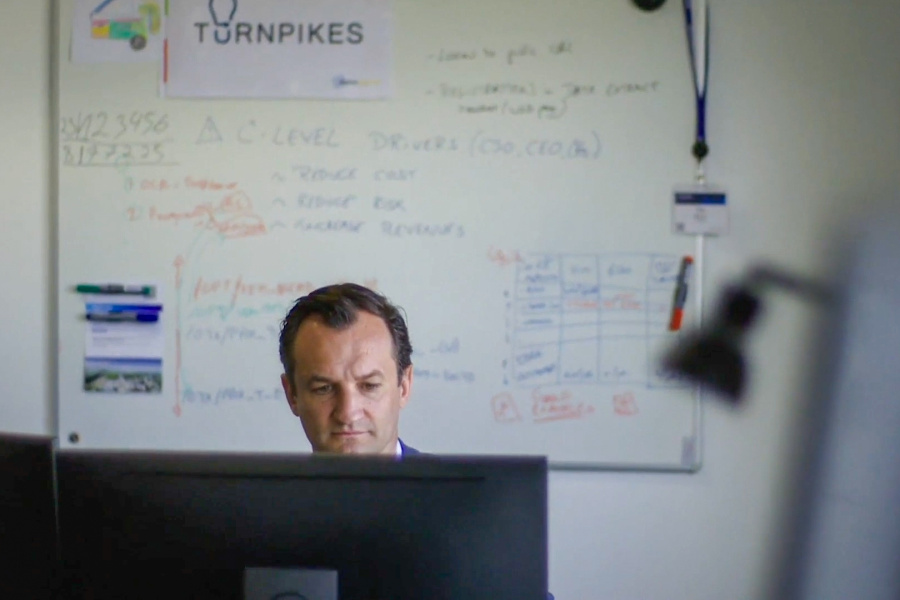 Ejer af Turnpikes, Tim